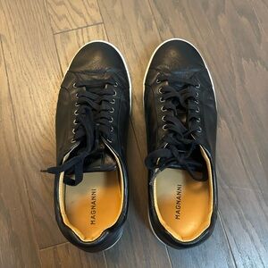 Magnanni Sneaker, Size 9